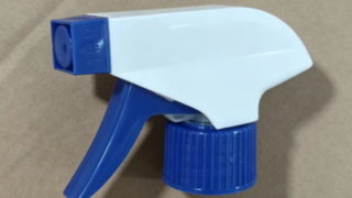 Production Process of Blue and White  Trigger Sprayers